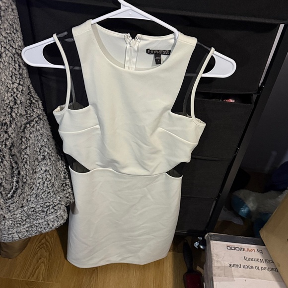 Express Size Four - Picture 1 of 1